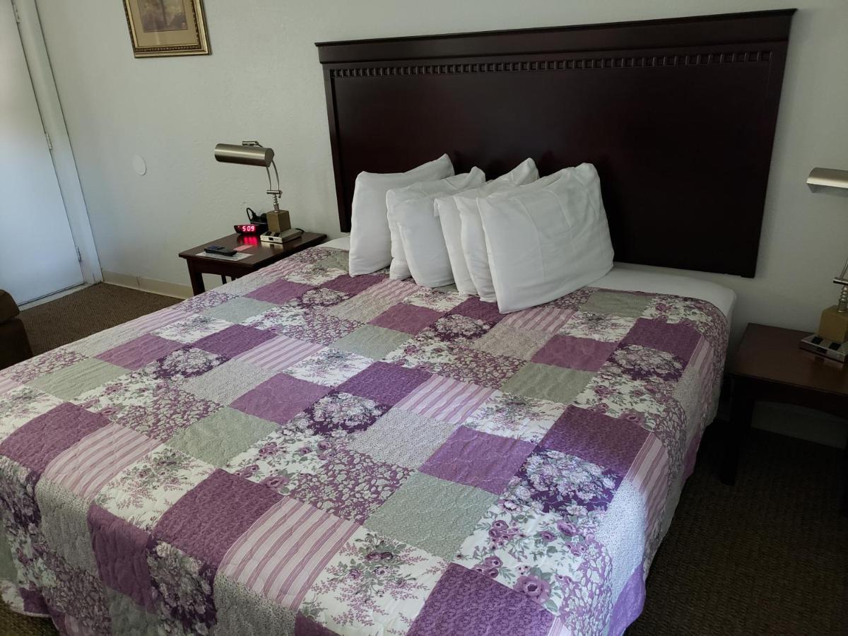 Autumn'S Inn Roundup Extérieur photo